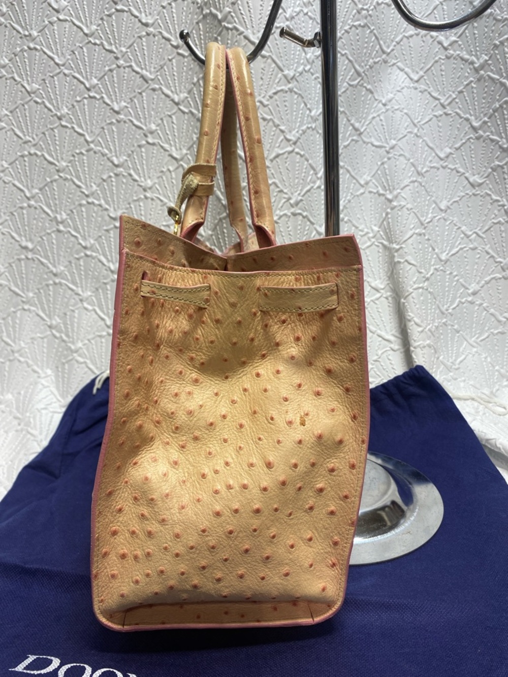 Dooney & Bourke Peach/Coral Ostrich-Texture Tote with Pink Trim Leather Vintage - Picture 3 of 17